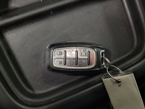 Used 2019 Chrysler Pacifica Touring Plus w/ S Appearance Package FWD image 16