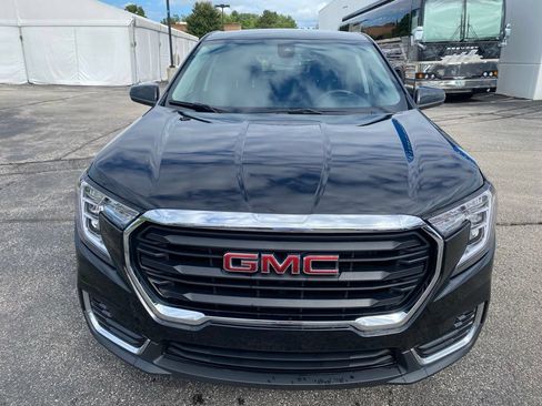Used 2024 GMC Terrain SLE AWD/4WD image 2