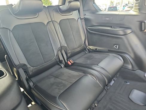 Used 2023 Jeep Grand Cherokee L Laredo image 12