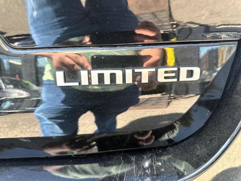 Used 2024 Jeep Grand Cherokee L Limited w/ Luxury Tech Group II image 9