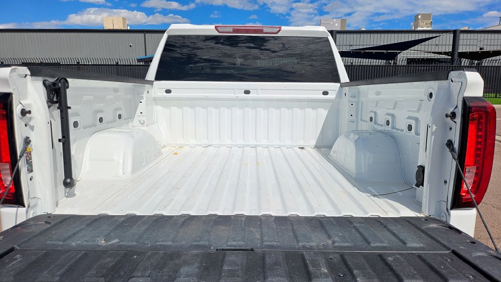 Used 2025 GMC Sierra 1500 SLT AWD/4WD image 13