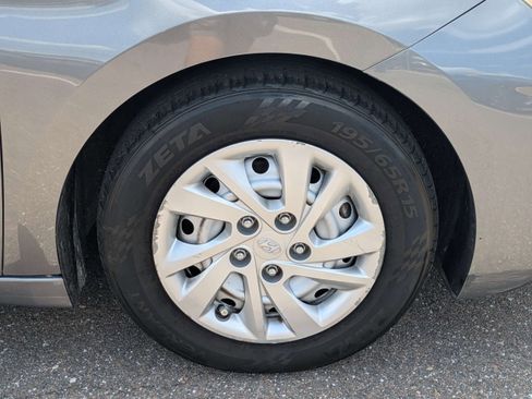 Used 2019 Hyundai Elantra SE FWD image 10