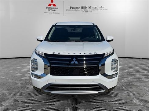 New 2025 Mitsubishi Outlander SE image 2