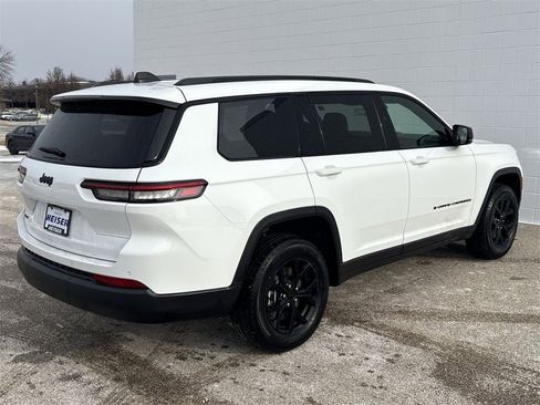 Used 2025 Jeep Grand Cherokee L Altitude image 13