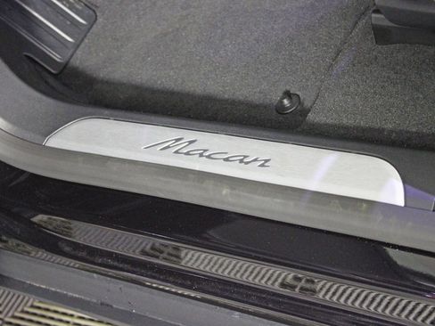 Used 2025 Porsche Macan Electric image 18