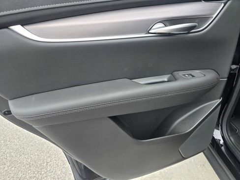 New 2026 Cadillac XT5 Luxury image 13