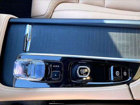 Used 2025 Volvo XC90 T8 Ultra image 20