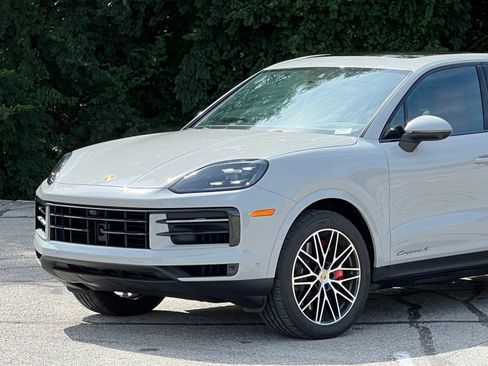 Certified 2024 Porsche Cayenne S AWD/4WD image 11