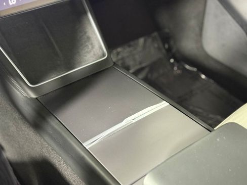 Used 2026 Tesla Model Y 2WD image 17