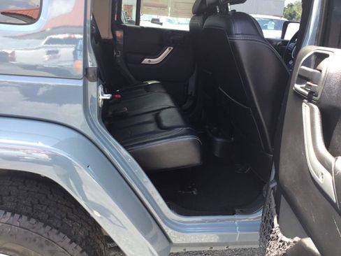 Used 2014 Jeep Wrangler Unlimited Sahara w/ Connectivity Group AWD/4WD image 39