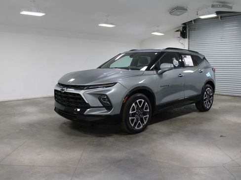 Used 2025 Chevrolet Blazer RS image 4