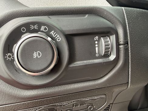 Used 2024 Jeep Wrangler Unlimited Sahara w/ Safety Group AWD/4WD image 19
