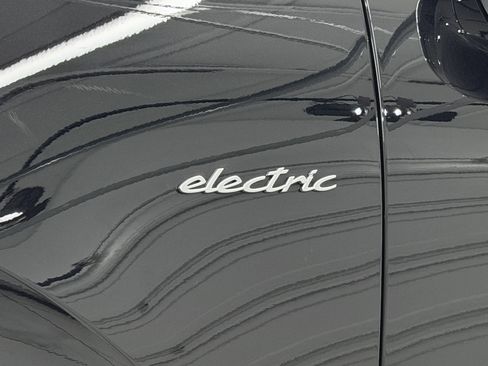 Certified 2025 Porsche Macan 4 Electric image 65