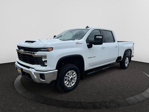 Used 2024 Chevrolet Silverado 2500 LT w/ Convenience Package AWD/4WD image 2
