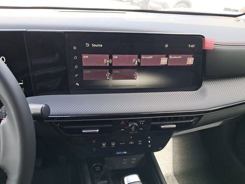 New 2025 Nissan Kicks SR image 18