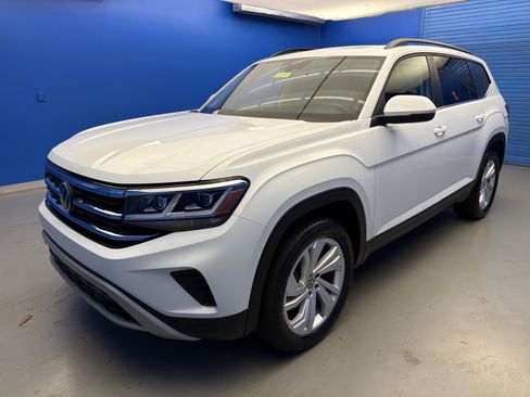 Certified 2023 Volkswagen Atlas SE w/ Panoramic Sunroof Package AWD/4WD image 4
