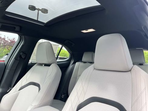 New 2026 Lexus UX 300h FWD image 27