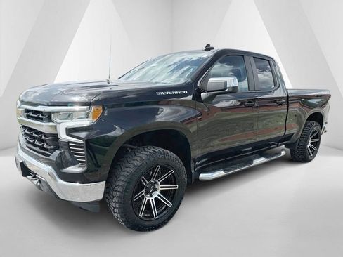 Used 2023 Chevrolet Silverado 1500 LT w/ Protection Package AWD/4WD image 3