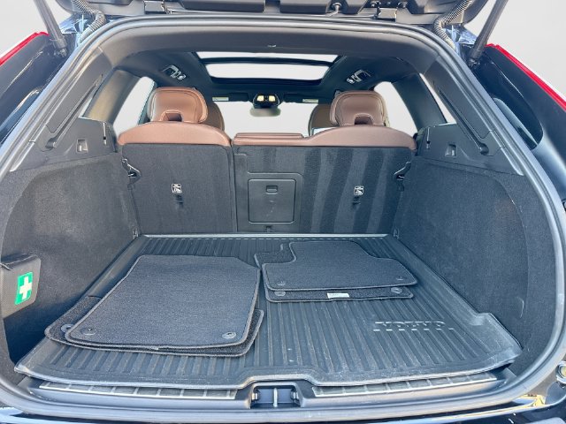 Certified 2024 Volvo XC60 B5 Plus w/ Protection Package Premier AWD/4WD image 25