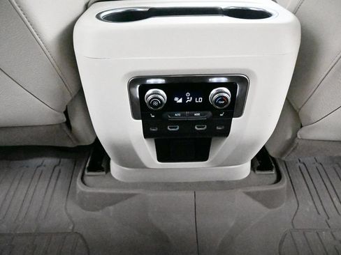 Used 2023 GMC Yukon Denali w/ Advanced Technology Package AWD/4WD image 21