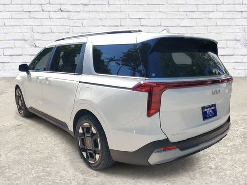 Used 2025 Kia Carnival EX FWD image 2