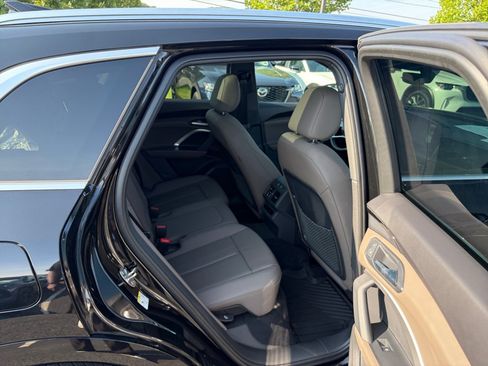 Used 2025 Audi Q5 Premium w/ Convenience Package AWD/4WD image 29
