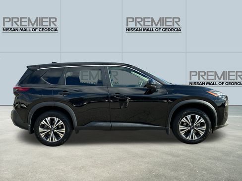 Used 2022 Nissan Rogue SV image 4