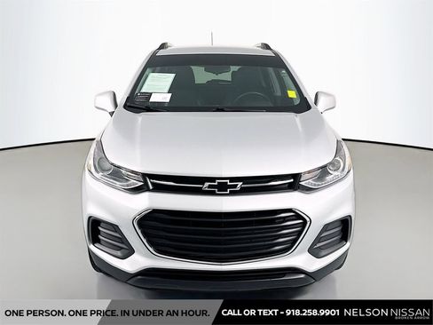 Used 2022 Chevrolet Trax LT w/ Sport Edition AWD/4WD image 2