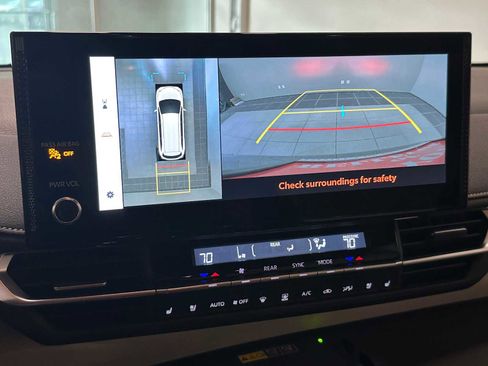 Certified 2025 Toyota Sienna Platinum image 14