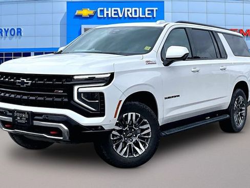 Used 2025 Chevrolet Suburban Z71 AWD/4WD image 3