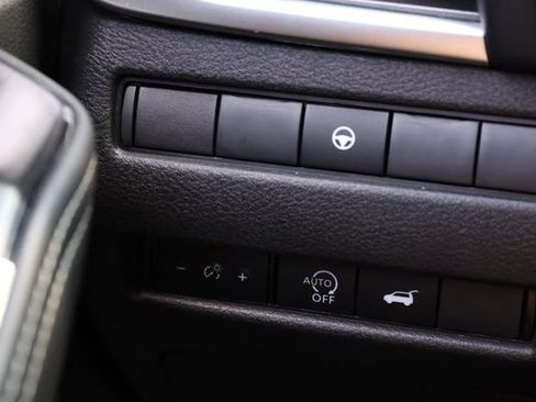Certified 2026 Nissan Rogue SV FWD image 22
