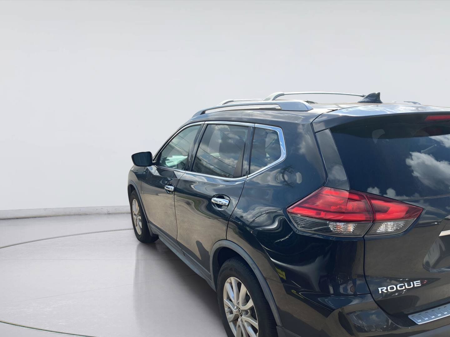 Used 2017 Nissan Rogue SV FWD image 7
