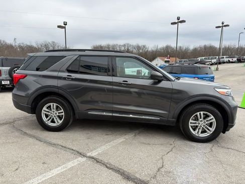 Used 2020 Ford Explorer XLT w/ Equipment Group 202A image 8
