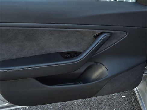 Used 2018 Tesla Model 3 Long Range image 10