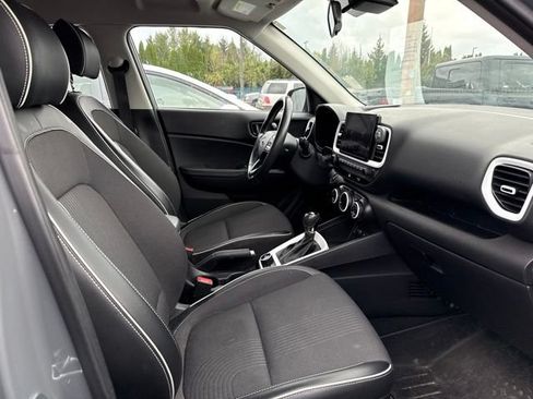 Used 2022 Hyundai Venue Limited FWD image 16