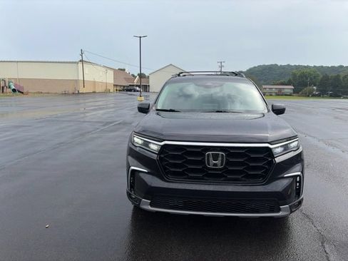 Used 2023 Honda Pilot Touring image 4