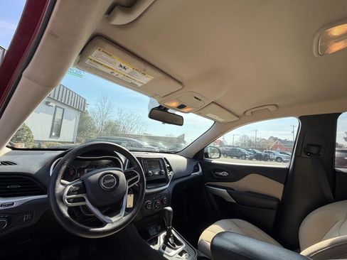 Used 2017 Jeep Cherokee Sport image 24