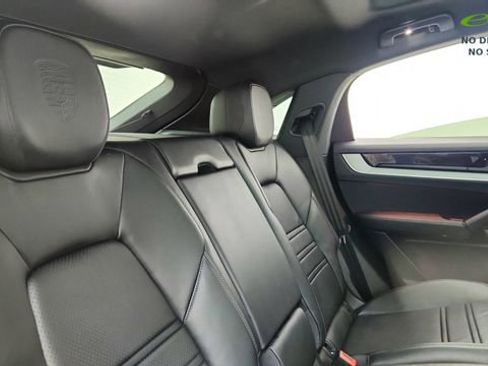 Used 2024 Porsche Cayenne Coupe AWD/4WD image 25