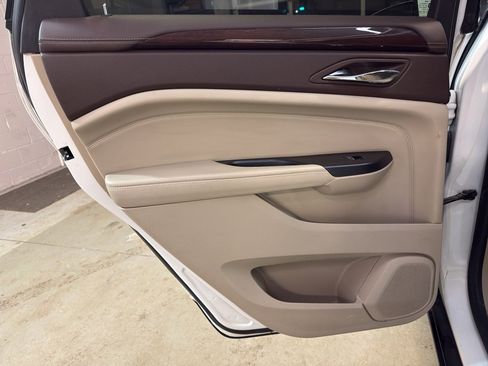 Used 2015 Cadillac SRX Luxury image 30