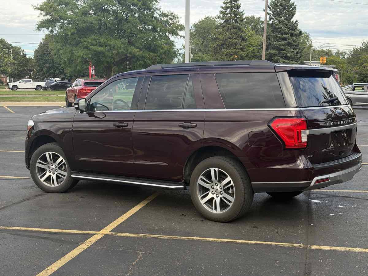 Used 2023 Ford Expedition XLT AWD/4WD image 9