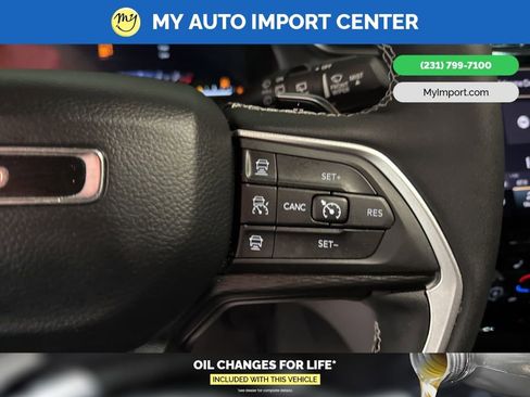 Used 2023 Jeep Grand Cherokee Altitude image 17