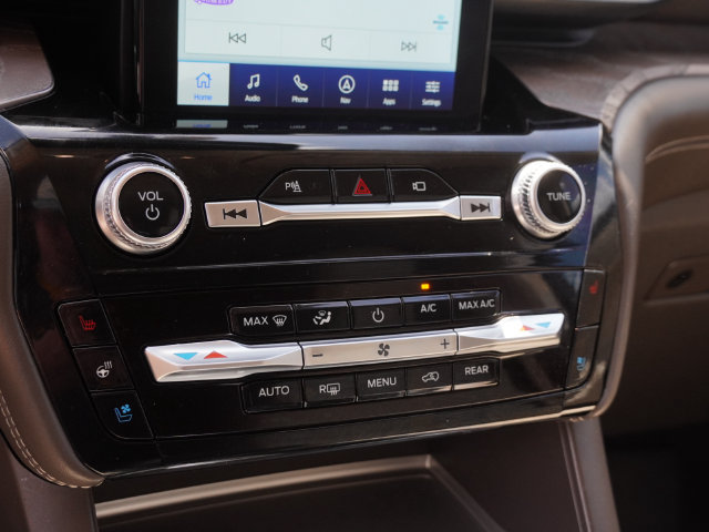 Used 2023 Ford Explorer Platinum w/ Technology Package AWD/4WD image 25