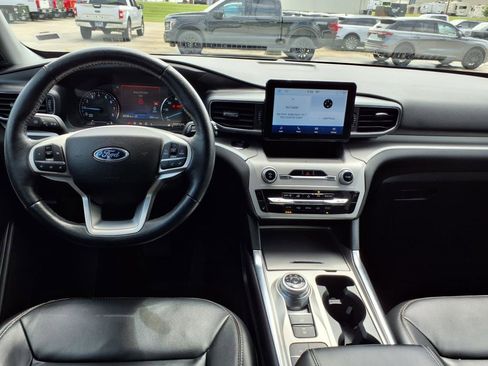 Used 2023 Ford Explorer XLT w/ Equipment Group 202A image 13