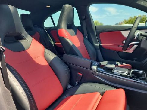 Used 2023 Mercedes-Benz CLA 250 image 21