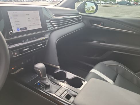 Used 2025 Toyota Camry SE FWD image 21