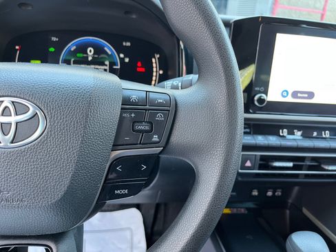 Used 2025 Toyota Camry LE FWD image 14