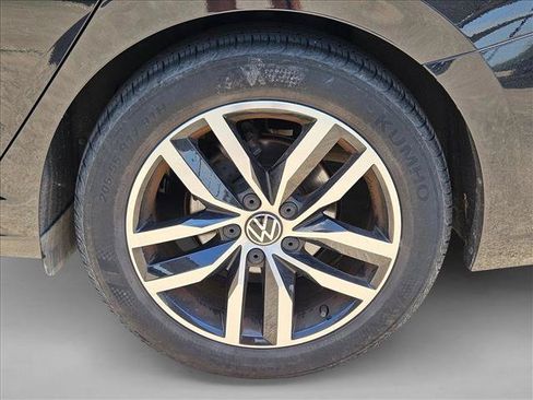 Used 2025 Volkswagen Jetta SE FWD image 23