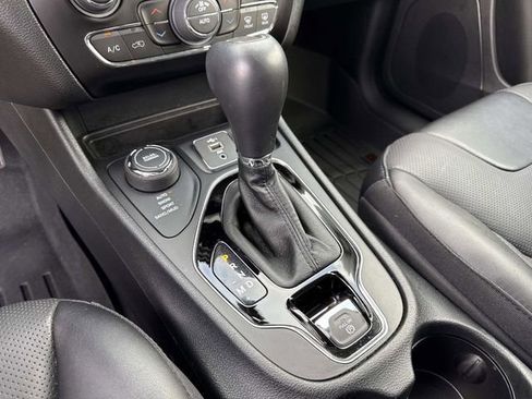 Used 2023 Jeep Cherokee Altitude Lux AWD/4WD image 29