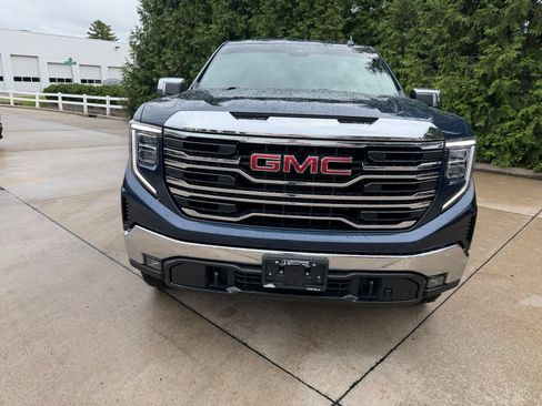 Used 2022 GMC Sierra 1500 SLT w/ SLT Premium Package AWD/4WD image 6
