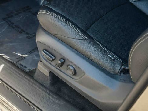 Used 2025 Toyota Tacoma TRD Sport w/ TRD Sport Upgrade Package image 32